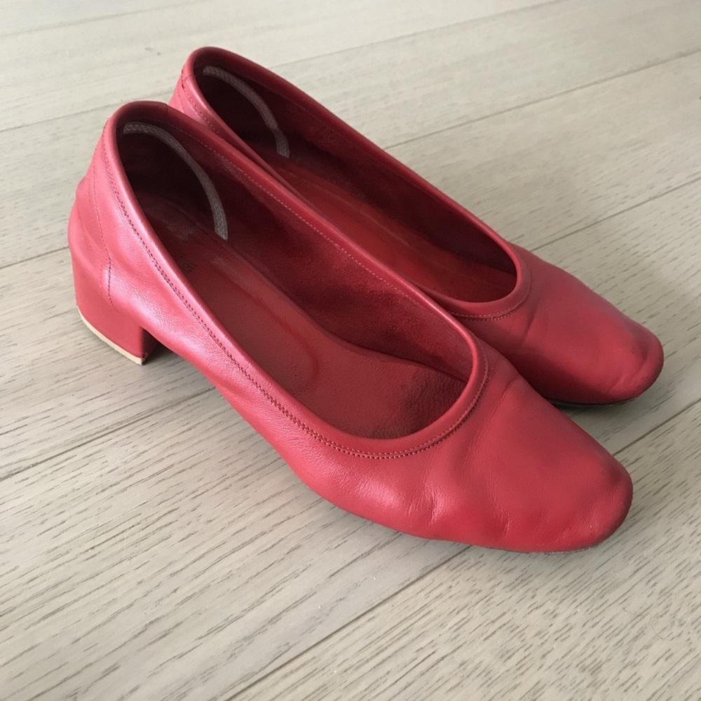 Maryam Nassir Zadeh red shoes